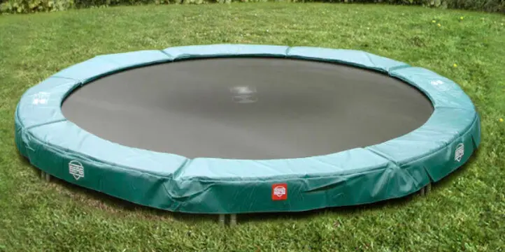 Trampoline uitgraven - DR2026 - 073