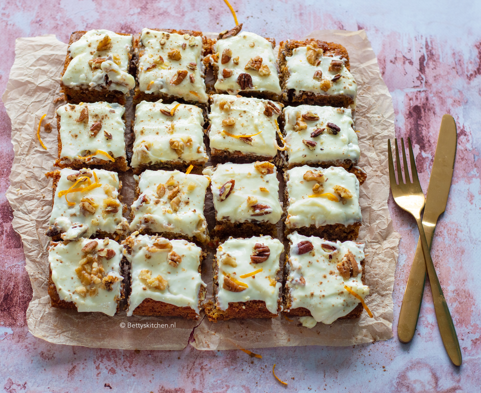 Ambachtelijke Wortelcake [DR2027-064]